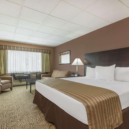 Ramada By Wyndham Paintsville Hotel & Conference Center מראה חיצוני תמונה