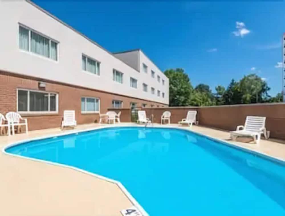 Ramada By Wyndham Paintsville Hotel & Conference Center מראה חיצוני תמונה