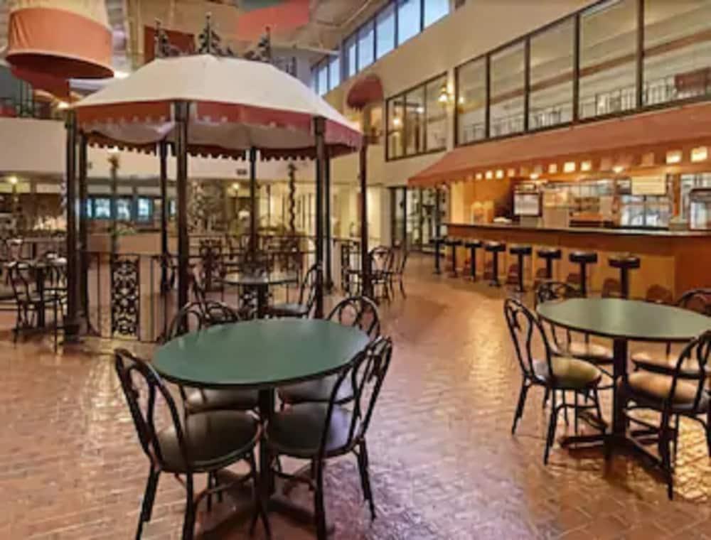 Ramada By Wyndham Paintsville Hotel & Conference Center מסעדה תמונה
