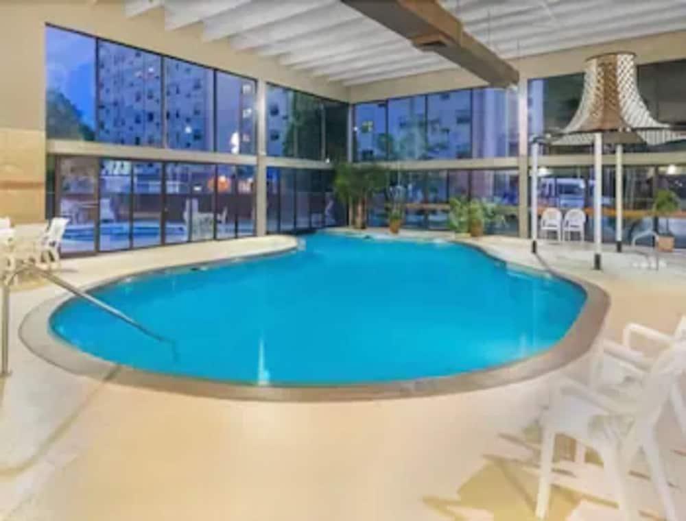 Ramada By Wyndham Paintsville Hotel & Conference Center מראה חיצוני תמונה