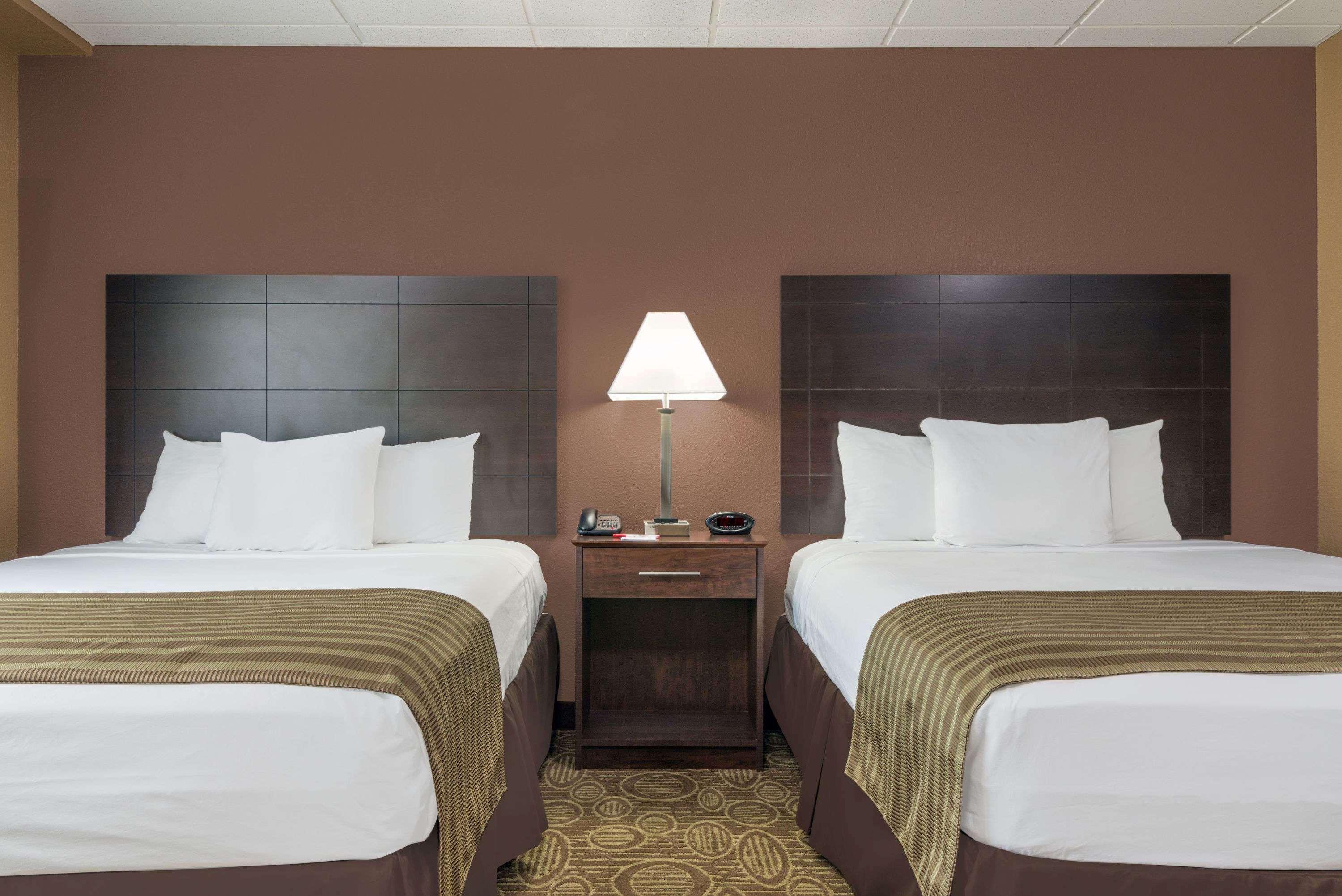 Ramada By Wyndham Paintsville Hotel & Conference Center מראה חיצוני תמונה