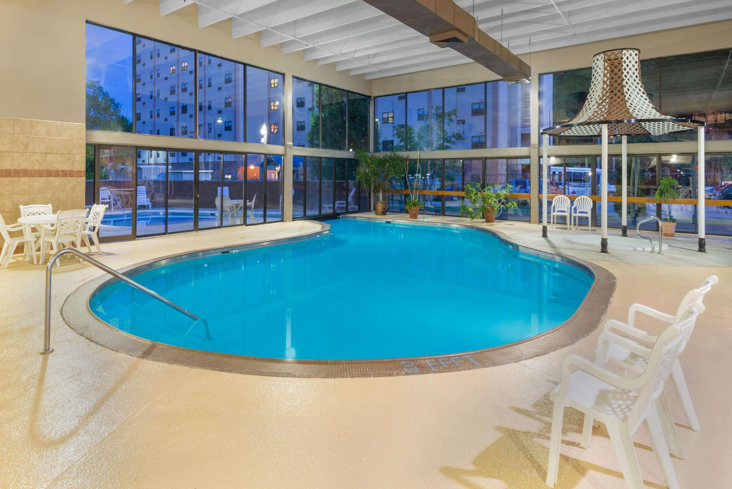 Ramada By Wyndham Paintsville Hotel & Conference Center מראה חיצוני תמונה