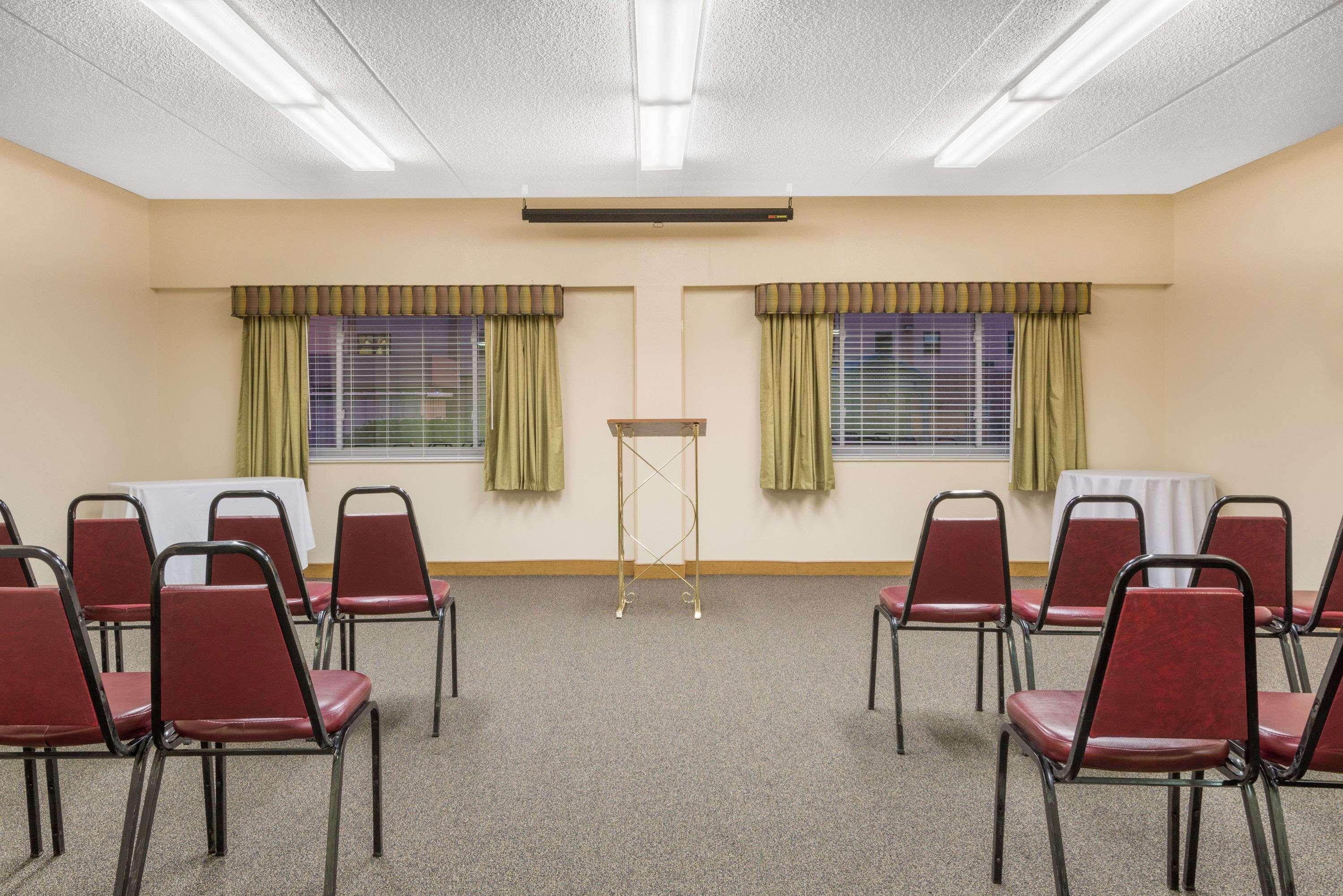 Ramada By Wyndham Paintsville Hotel & Conference Center מראה חיצוני תמונה