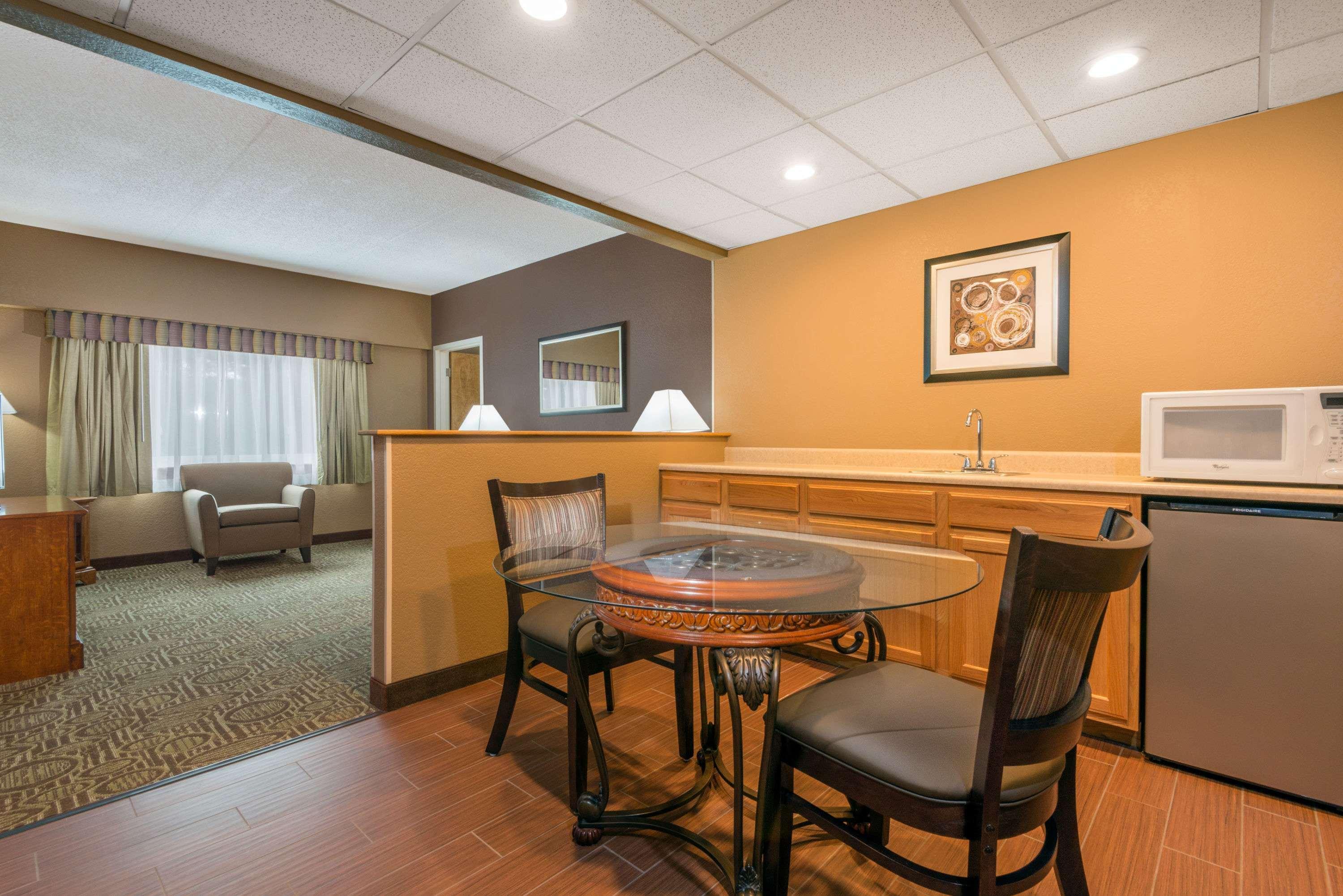 Ramada By Wyndham Paintsville Hotel & Conference Center מראה חיצוני תמונה