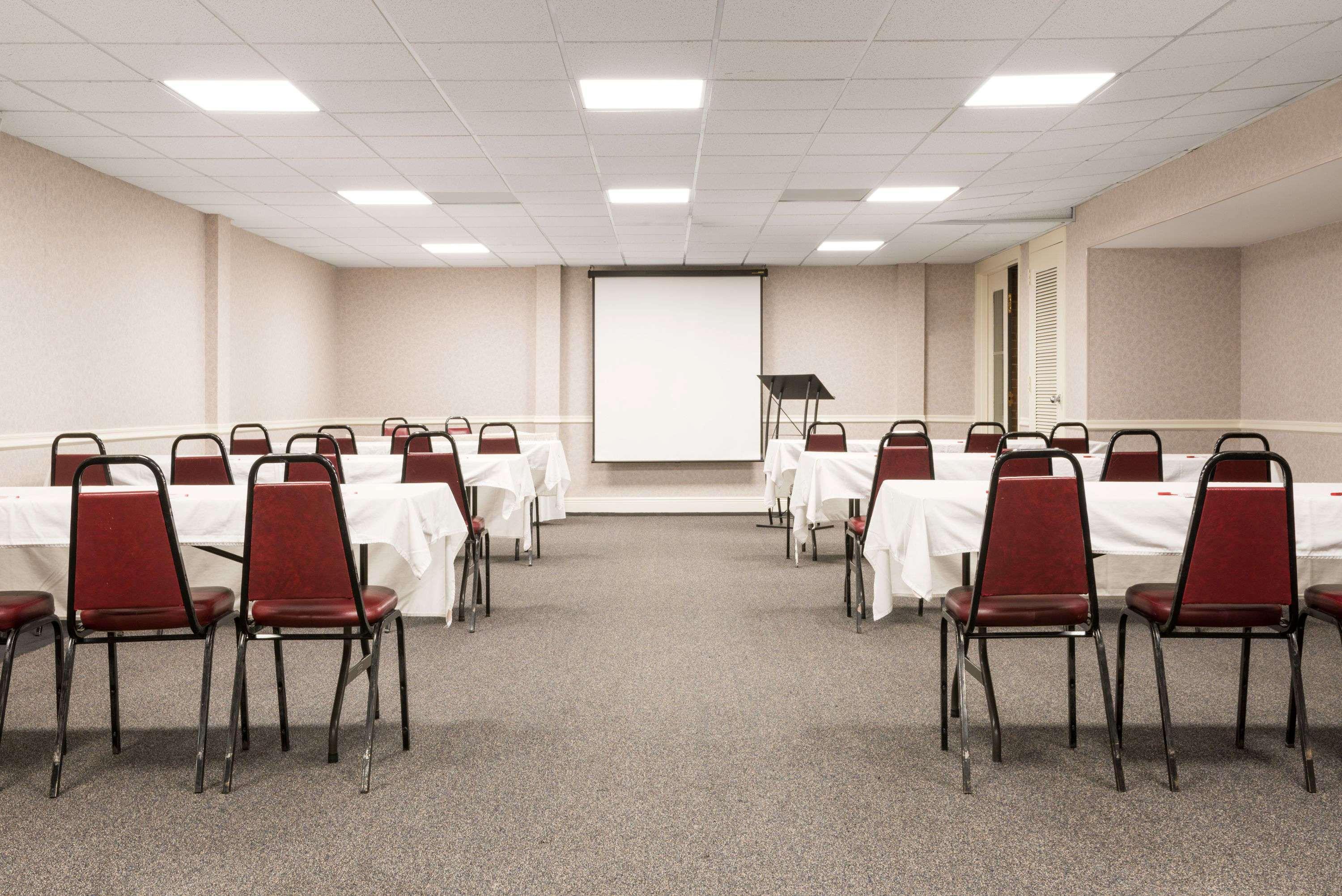Ramada By Wyndham Paintsville Hotel & Conference Center מראה חיצוני תמונה