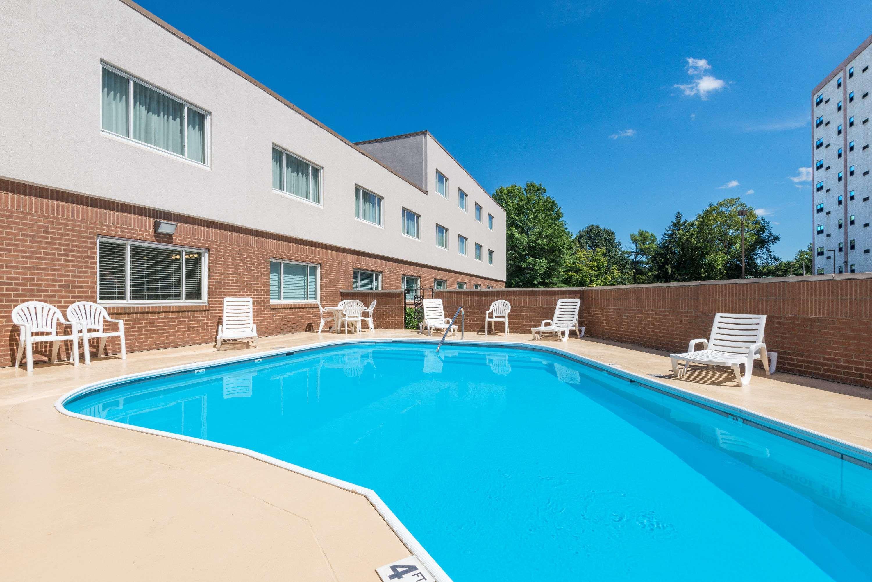 Ramada By Wyndham Paintsville Hotel & Conference Center מראה חיצוני תמונה